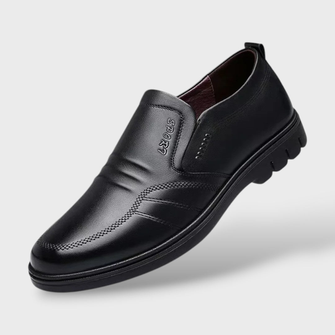 Camelbraune Herren-Loafer, Paar-Ansicht, weiche Lederoptik, flacher Absatz