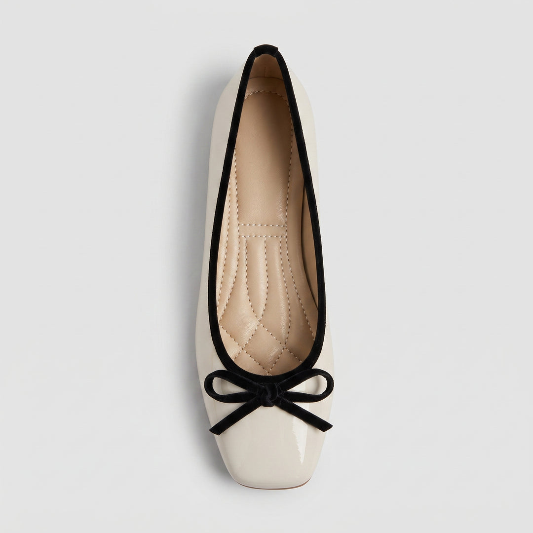 Creme Ballerina, Draufsicht, gesteppte beige Innensohle im Rautenmuster
