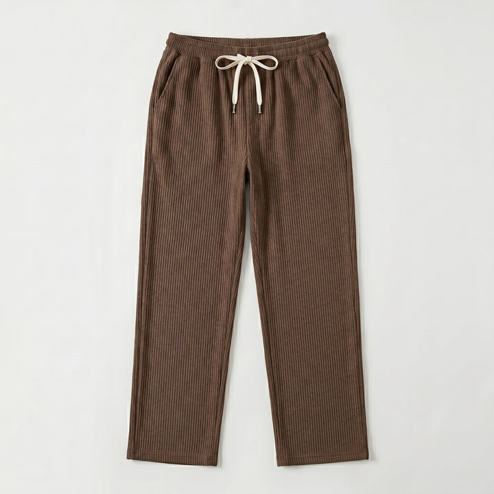 Herren Cordhose in Braun mit Kordelzug und Eingrifftaschen, Vorderansicht ohne Model