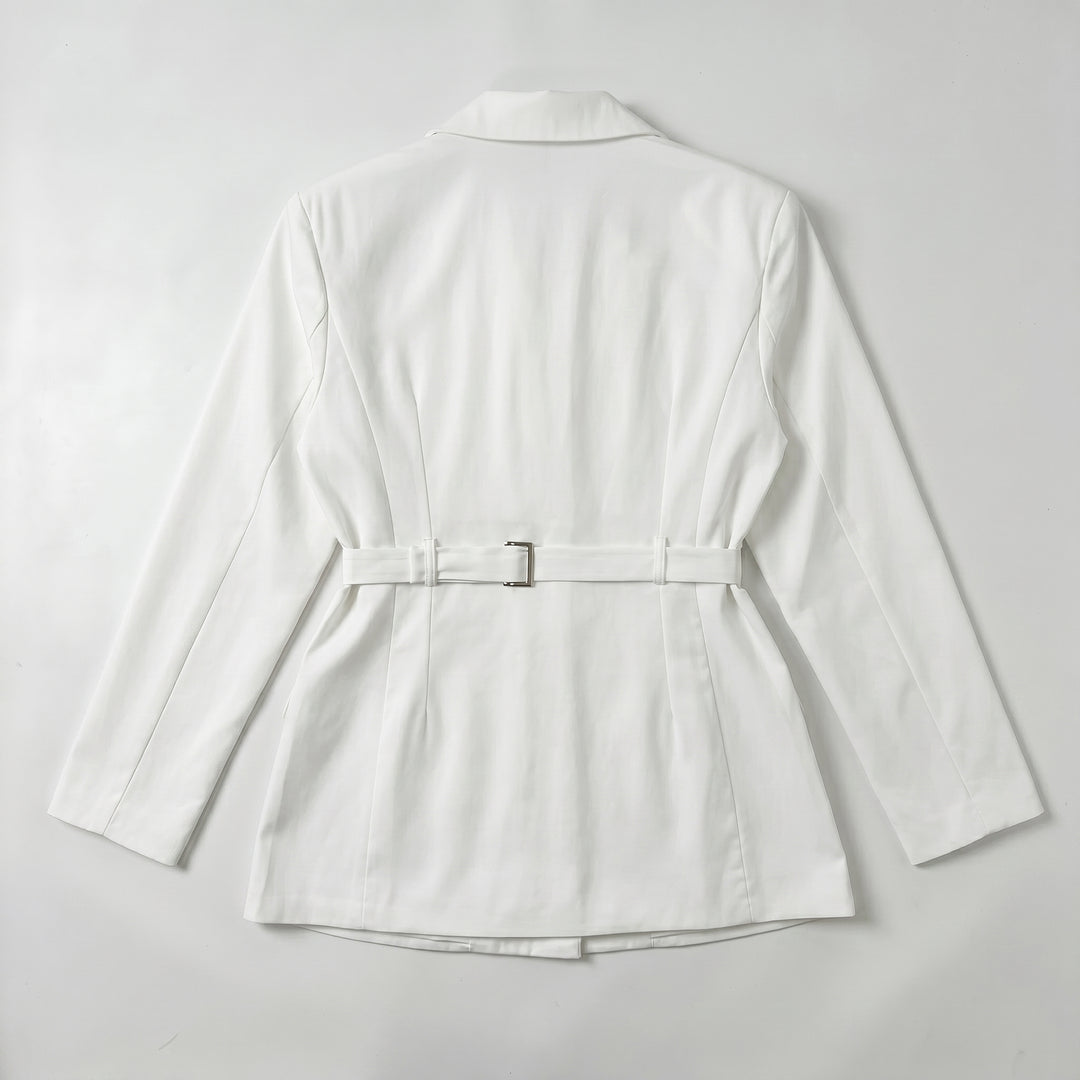Weißer Blazer Rückseite mit Bindegürtel, Draufsicht