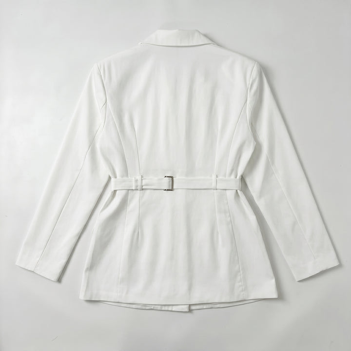 Weißer Blazer Rückseite mit Bindegürtel, Draufsicht