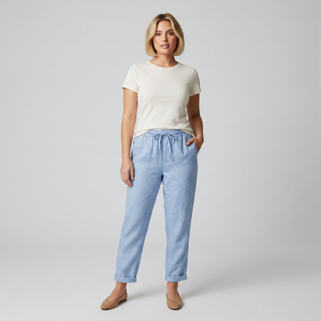 Damen Leinenhose Hellblau, weiter Schnitt mit Kordelzug-Bund, Kurven-Figur, Frontansicht