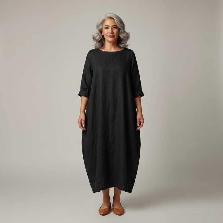 Schwarzes Maxikleid mit Ballonform, 3/4-Arm und Rundhals, Vorderansicht