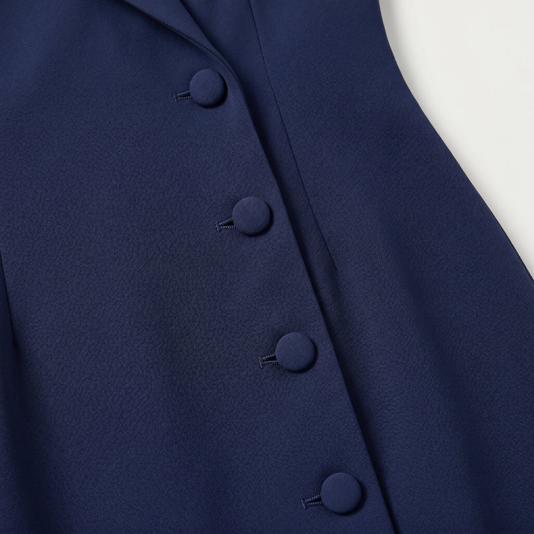 Nahaufnahme marineblaue Knöpfe, Blazerkleid Detailansicht