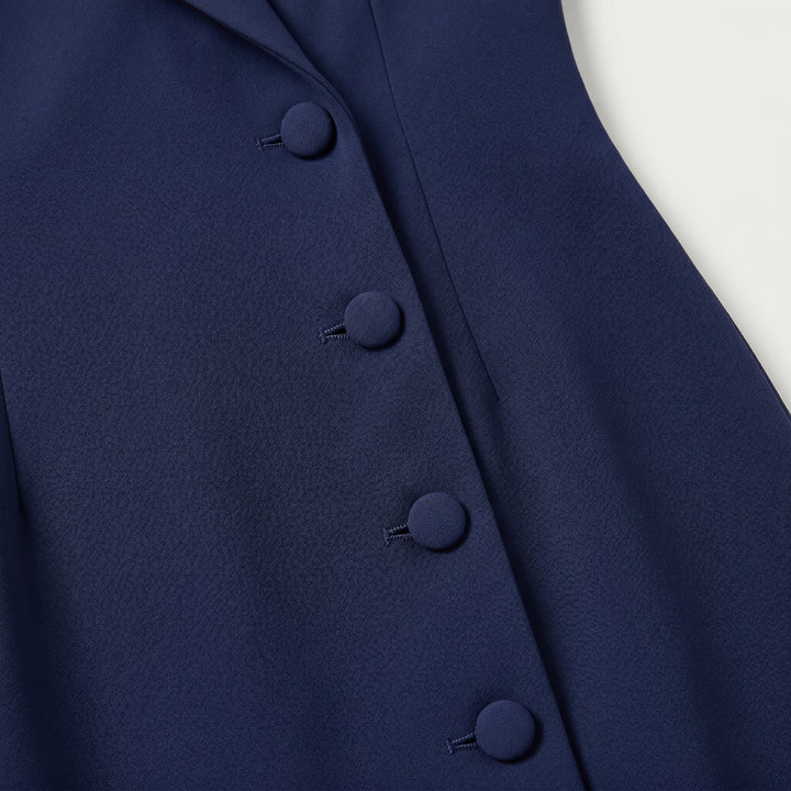Nahaufnahme marineblaue Knöpfe, Blazerkleid Detailansicht