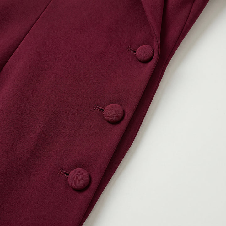Nahaufnahme weinrote Knöpfe Blazerkleid, Detailansicht Knopfleiste