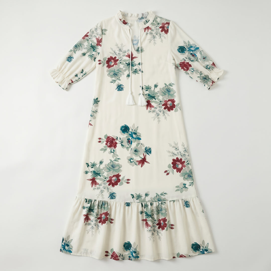 Maxikleid Weiß Blumendruck flat lay, Quasten-Bindekordel, Volant-Saum