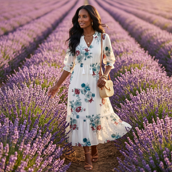 Damen-Maxikleid Weiß Blumendruck, Lifestyle im Lavendelfeld