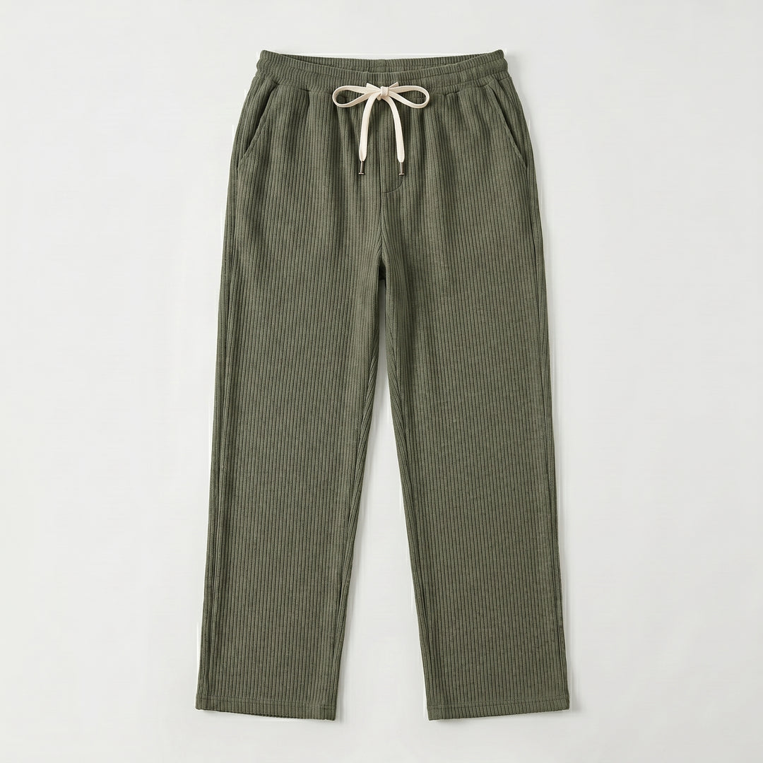 Herren Cordhose in Olivgrün mit Kordelzug und Eingrifftaschen, Vorderansicht ohne Model