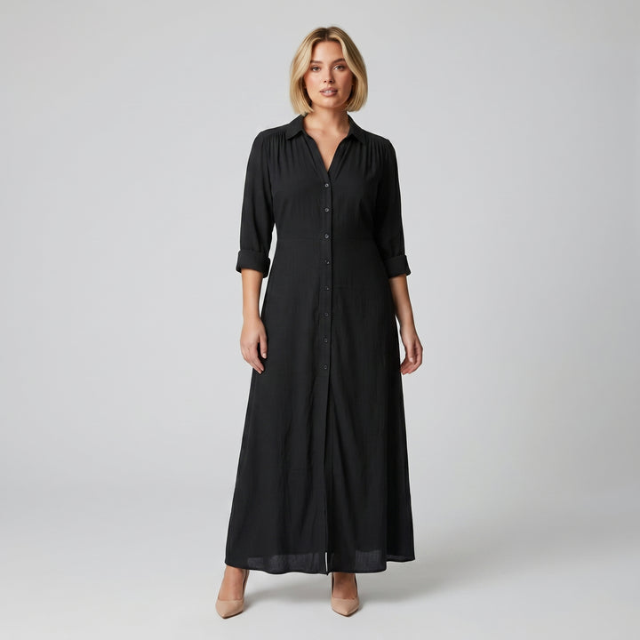 Plissee Maxikleid in Schwarz mit Reverskragen und Knopfleiste, Vorderansicht