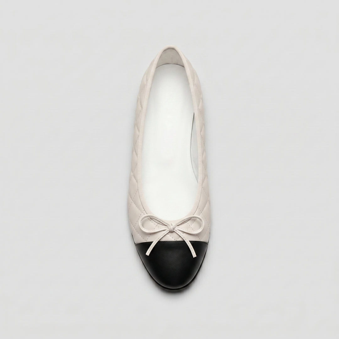 Ballerina Weiß-Schwarz schwarze Kappe Schleife Draufsicht