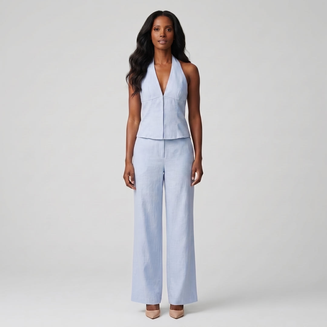 Hellblaues Weste-Hose-Set Damen, Neckholder V-Ausschnitt, weites Bein, Frontansicht