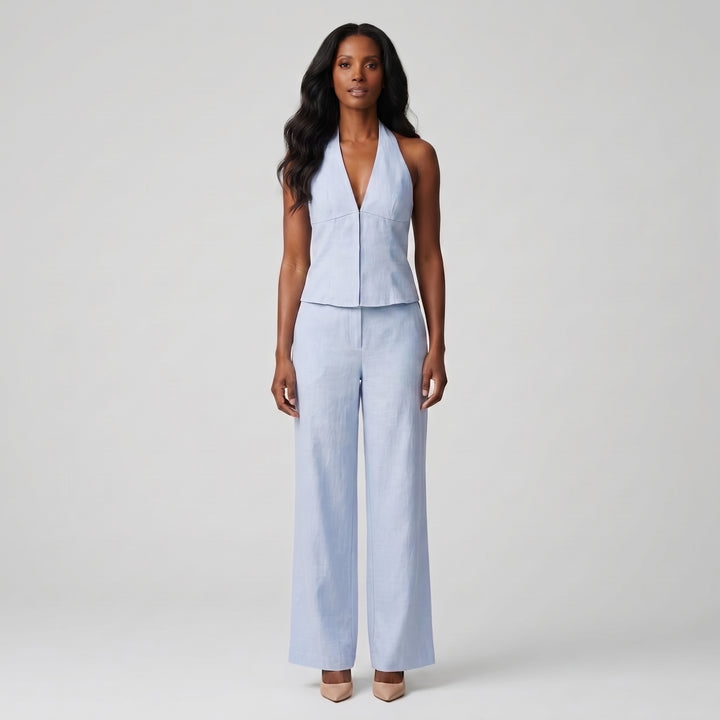 Hellblaues Weste-Hose-Set Damen, Neckholder V-Ausschnitt, weites Bein, Frontansicht