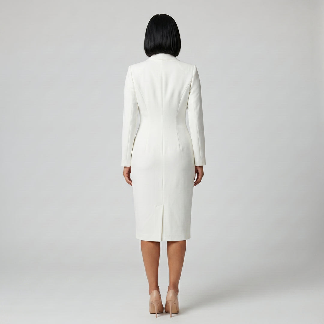 Weißes Blazerkleid, Rückenansicht mit Schlitz