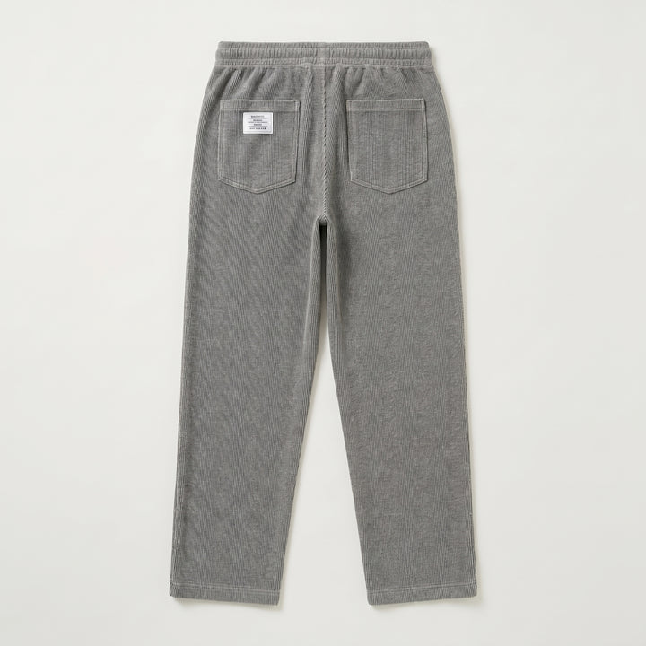 Herren Cordhose in Grau mit zwei aufgesetzten Gesäßtaschen, Rückansicht ohne Model