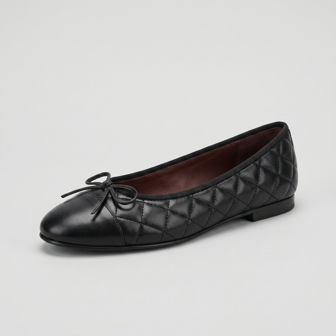 Schwarze Ballerina Rautensteppung Schleife Schrägsicht