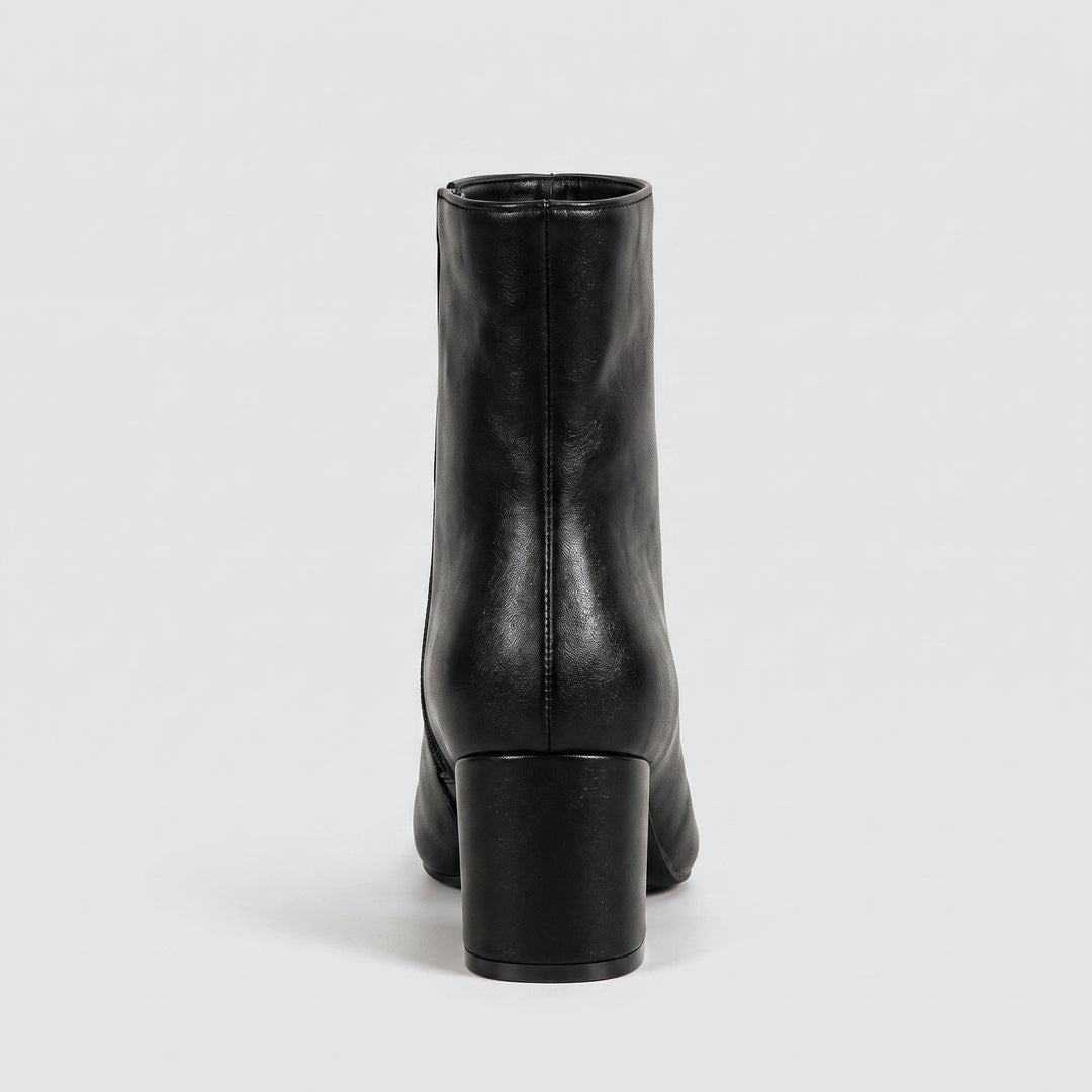 Schwarze Stiefelette – Rückansicht mit Blockabsatz und Glattleder-Optik