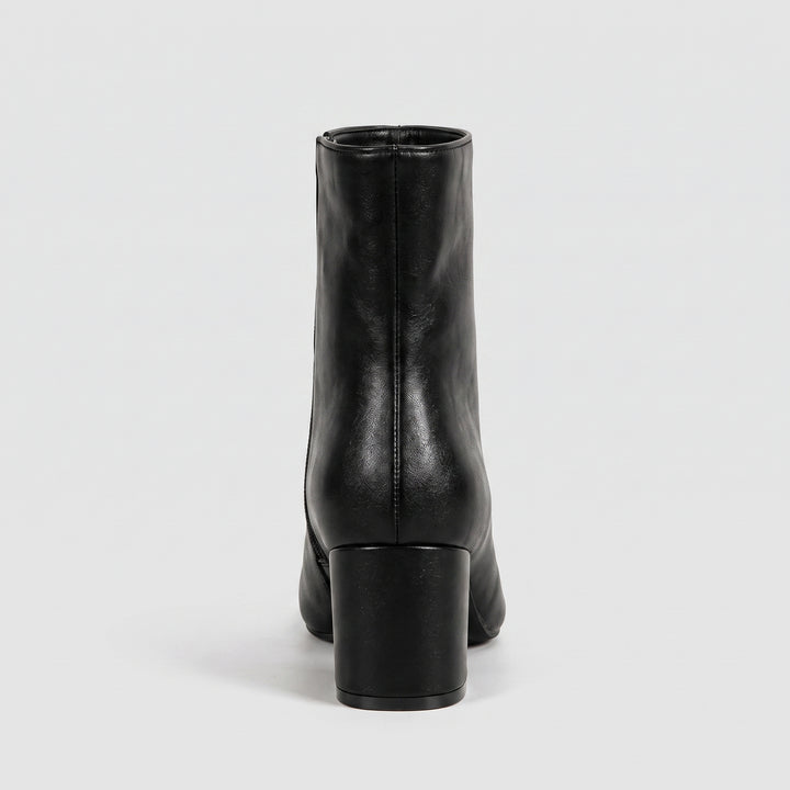 Schwarze Stiefelette – Rückansicht mit Blockabsatz und Glattleder-Optik