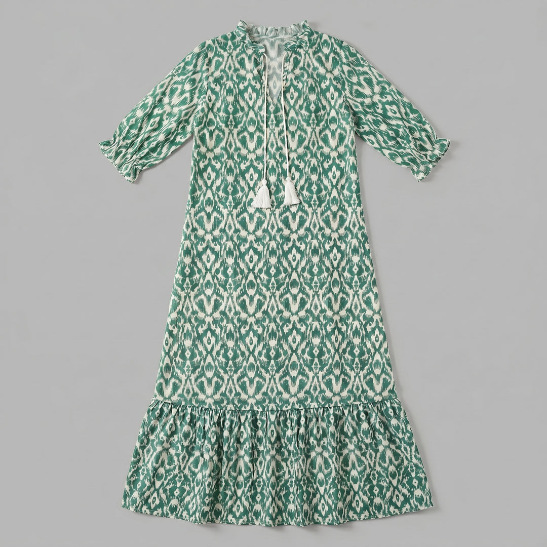 Maxikleid Grün Ikat-Muster flat lay, Quasten-Detail, Rüschenärmel