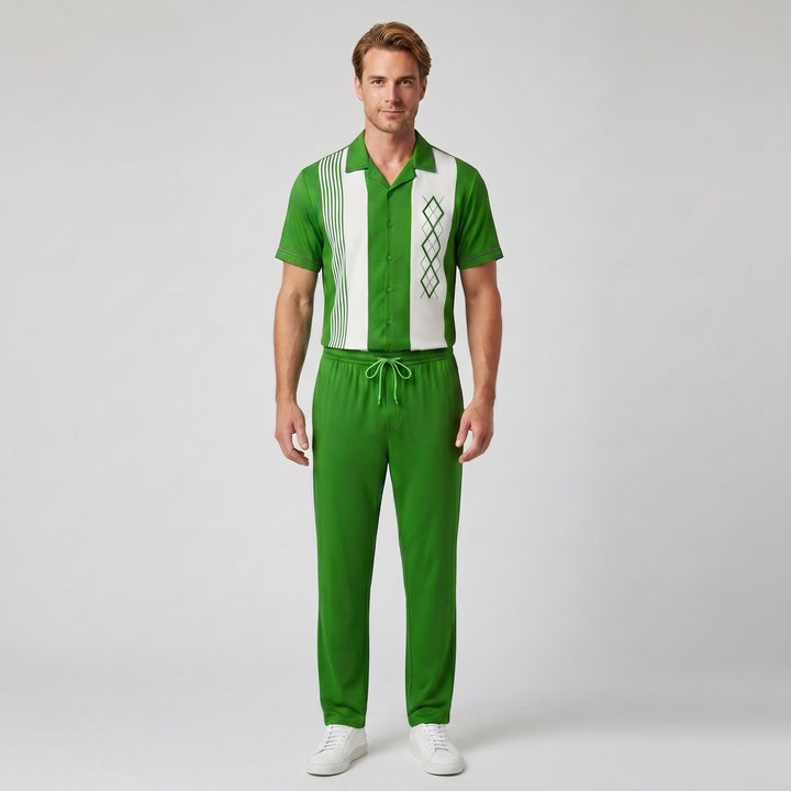Herren Retro-Hemd-Hose-Set in Grün mit weißen Kontrastbahnen, Frontansicht am Model