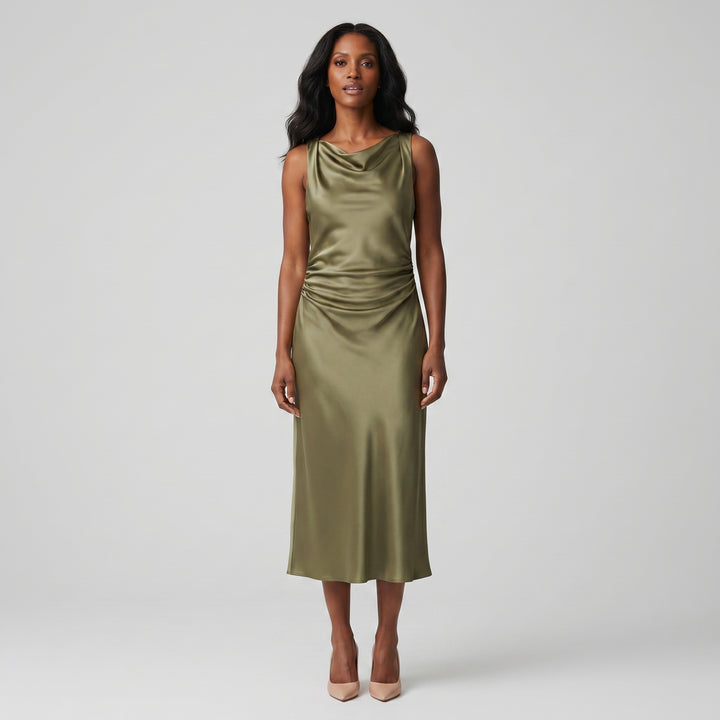 Satin Slip Midikleid Beige mit Spaghettiträgern und Raffung, Frontansicht