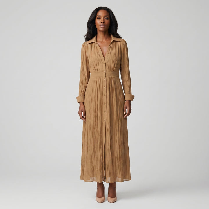 Plissee Maxikleid in Camel mit Reverskragen und Knopfleiste, Vorderansicht