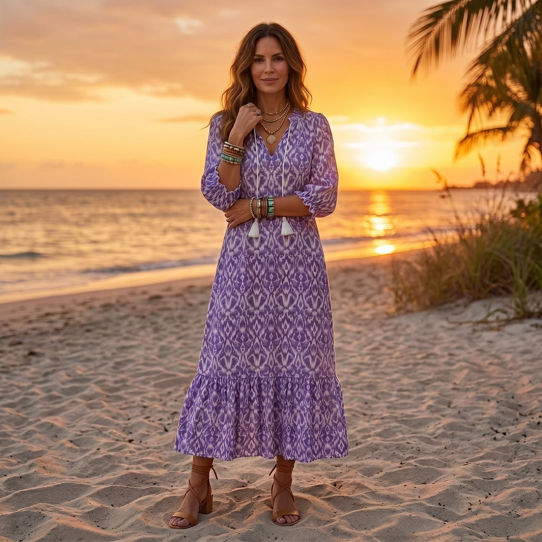 Damen-Maxikleid Lila Ikat-Muster, Lifestyle am Strand bei Sonnenuntergang