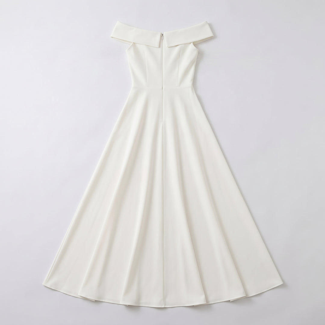 Cremeweißes Off-Shoulder Abendkleid, Flat-Lay Rückenansicht mit Reißverschluss
