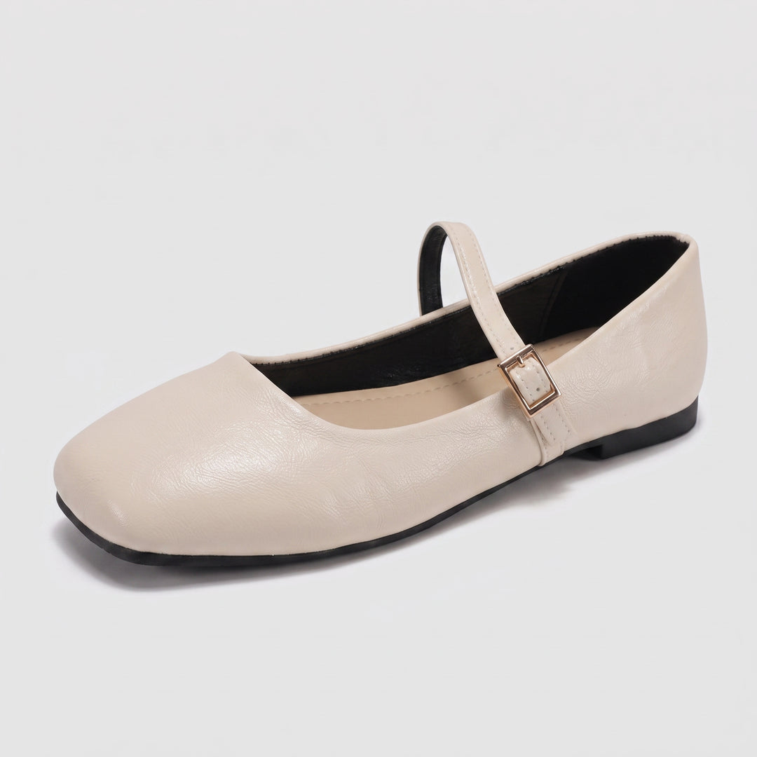 Mary-Jane-Ballerina in Creme mit goldfarbenem Schnallenriemen, eckige Spitze – Schrägansicht