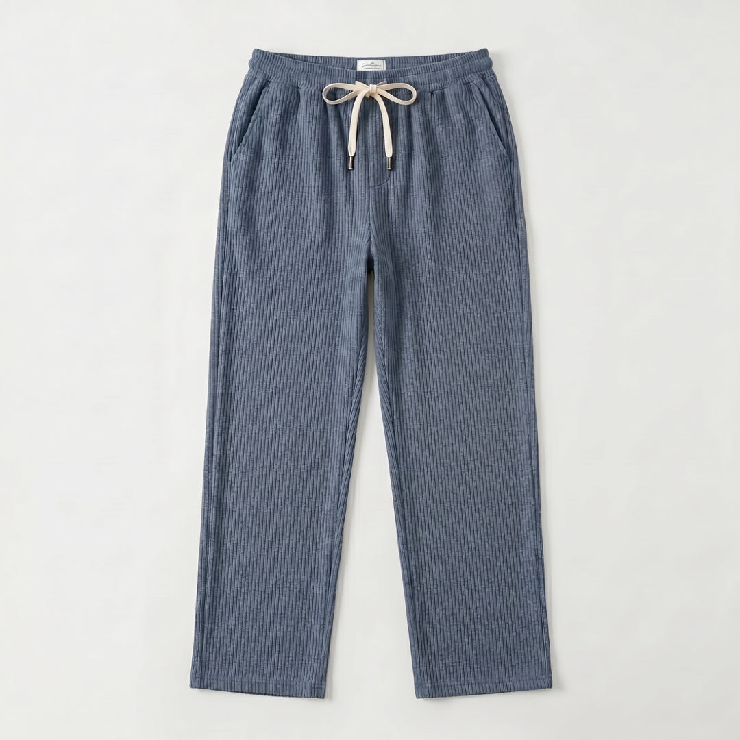 Herren Cordhose in Blau mit Kordelzug und Eingrifftaschen, Vorderansicht ohne Model
