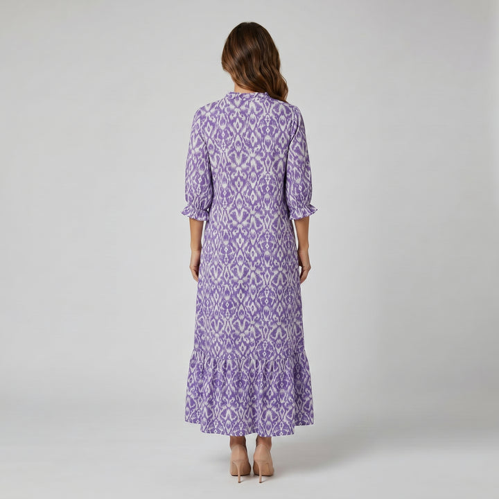 Damen-Maxikleid Lila Ikat-Muster, Rückenansicht, Rüschenärmel, Volant-Saum