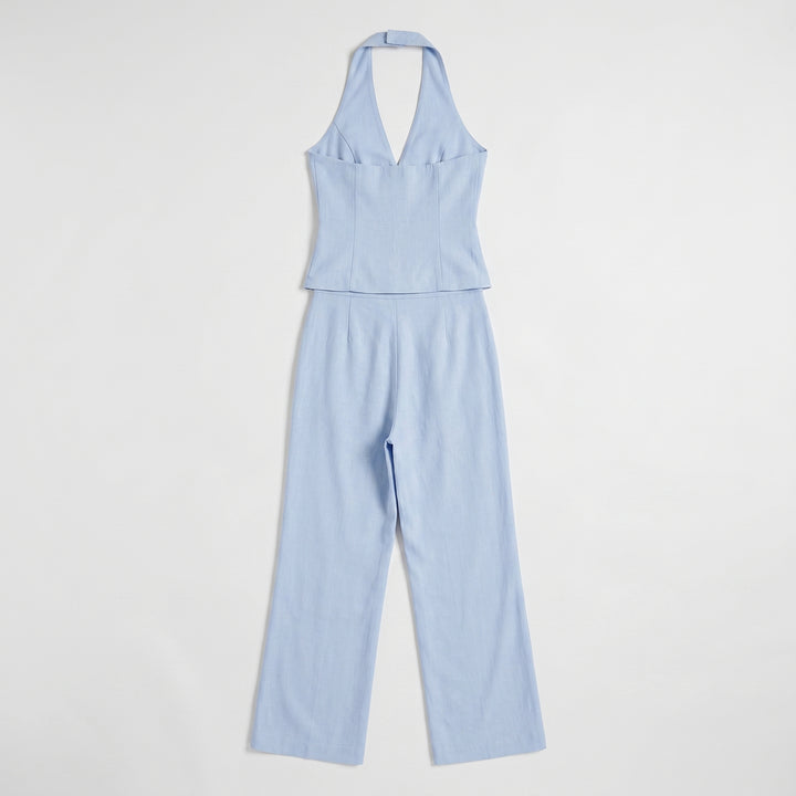 Hellblaues Damen-Set Flat-lay, Halter-Weste und weite gerade Hose mit Bügelfalte