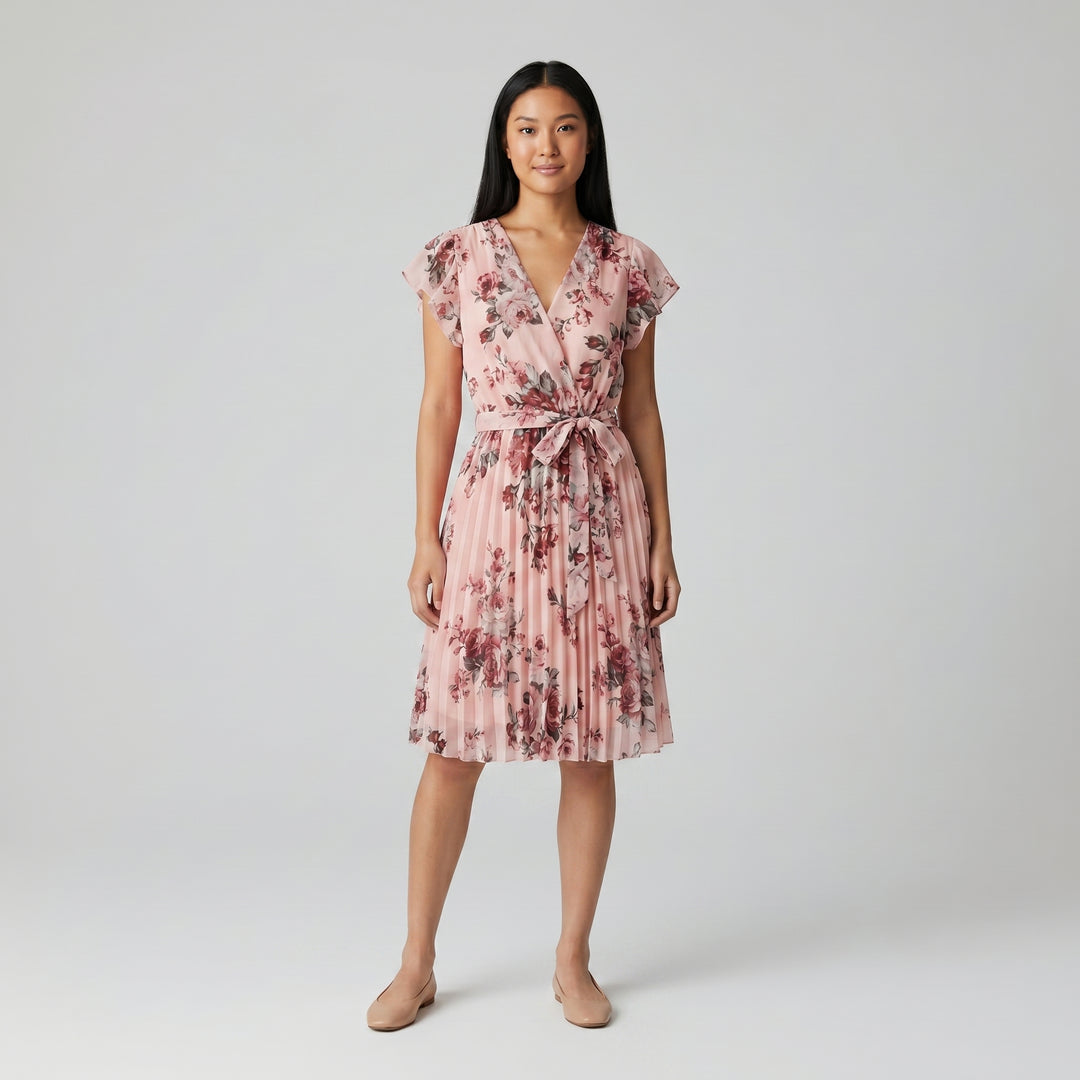 Rosafarbenes Blumenkleid mit Plisseerock und V-Ausschnitt, Vorderansicht