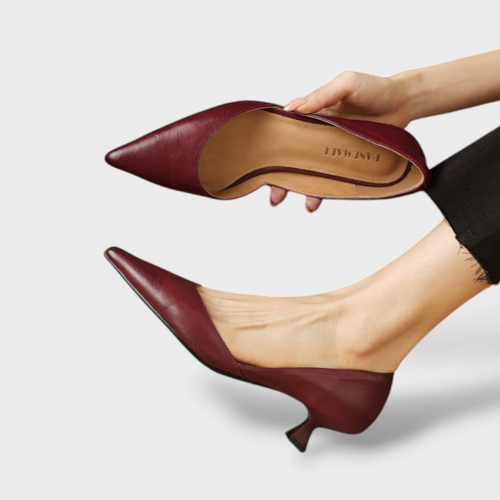 Schwarze spitze Pumps mit Thin Heel, Produktansicht