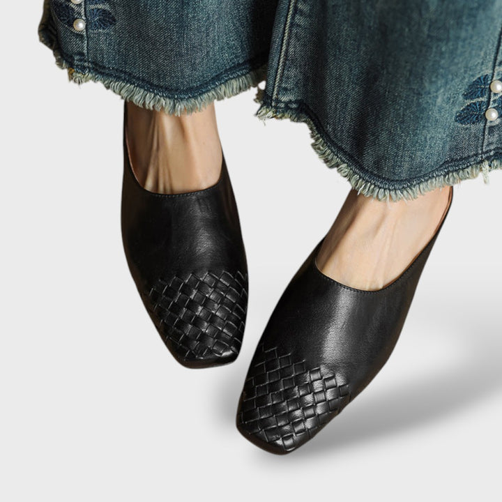 Beige-khakifarbene Mule mit geflochtenem Vorderteil und Blockabsatz, Produktfoto