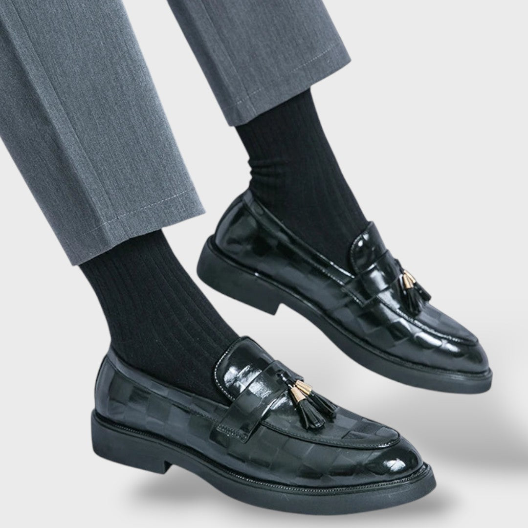 Nahaufnahme Herren Loafer mit Quastendetail und Lederoberfläche