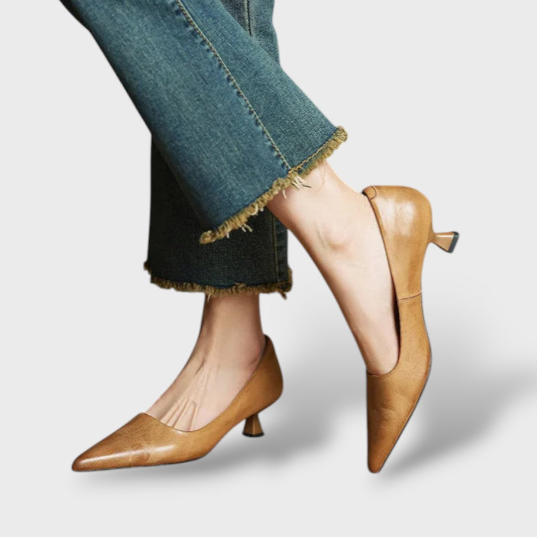 Aprikosefarbene spitze Pumps mit Kitten Heel, Produktansicht