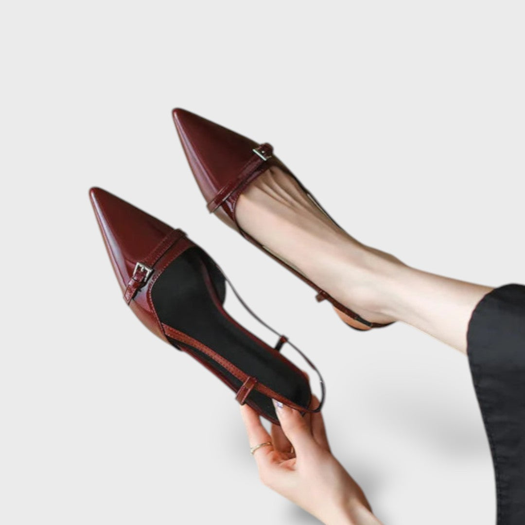 Slingback-Pumps mit spitzer Zehenbox und Kitten Heel in Burgunderrot, Produktansicht