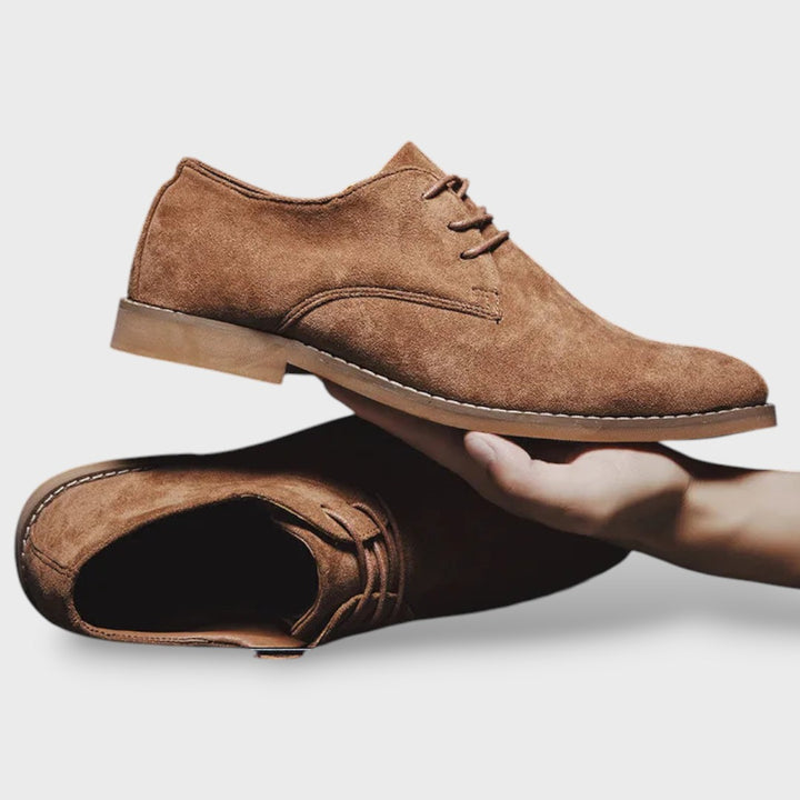 Herren Wildleder Oxford Schuhe in Braun, Seiten- und Draufsicht, Schnürung sichtbar