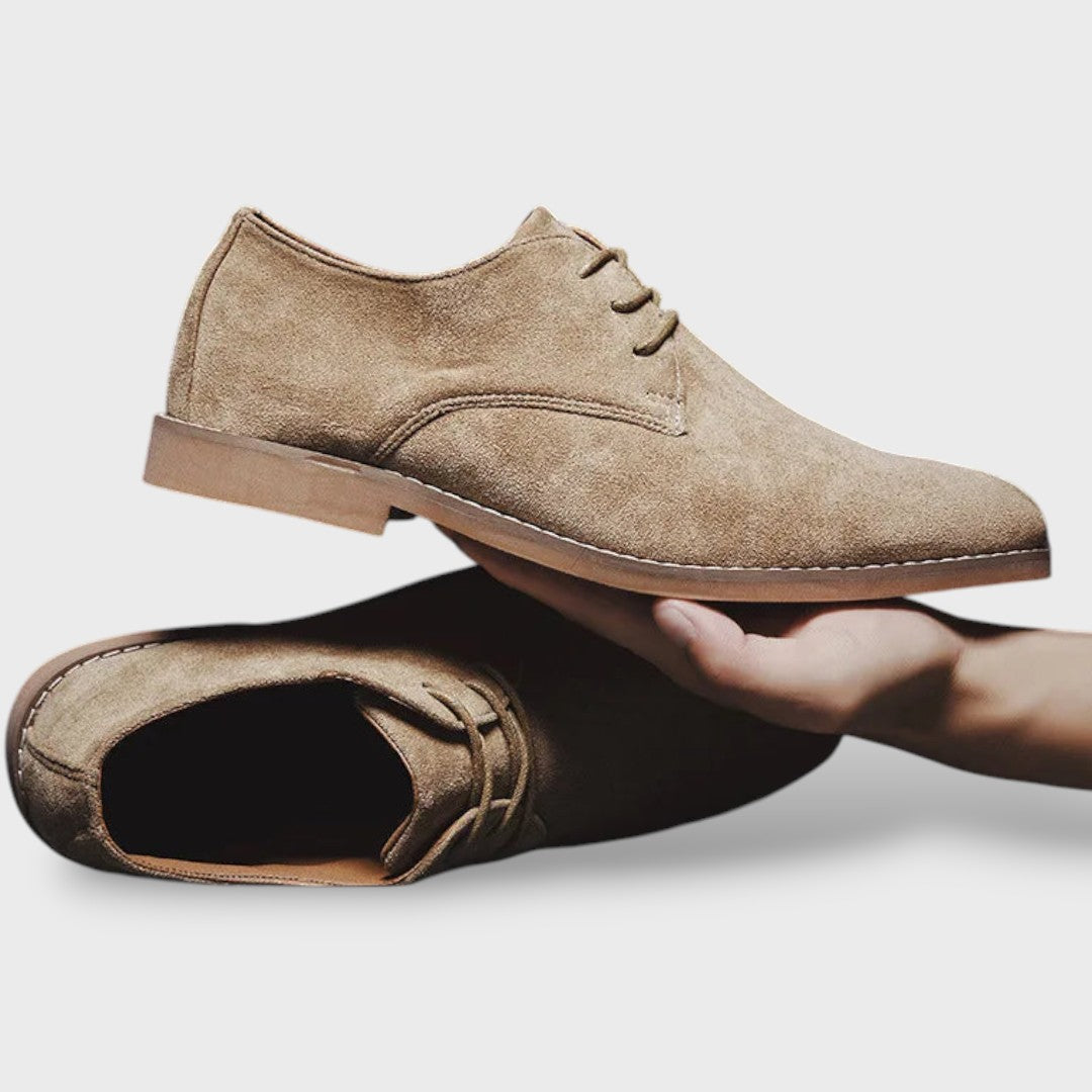 Herren Wildleder Oxford Schuhe in Beige, Seiten- und Draufsicht, Schnürung sichtbar