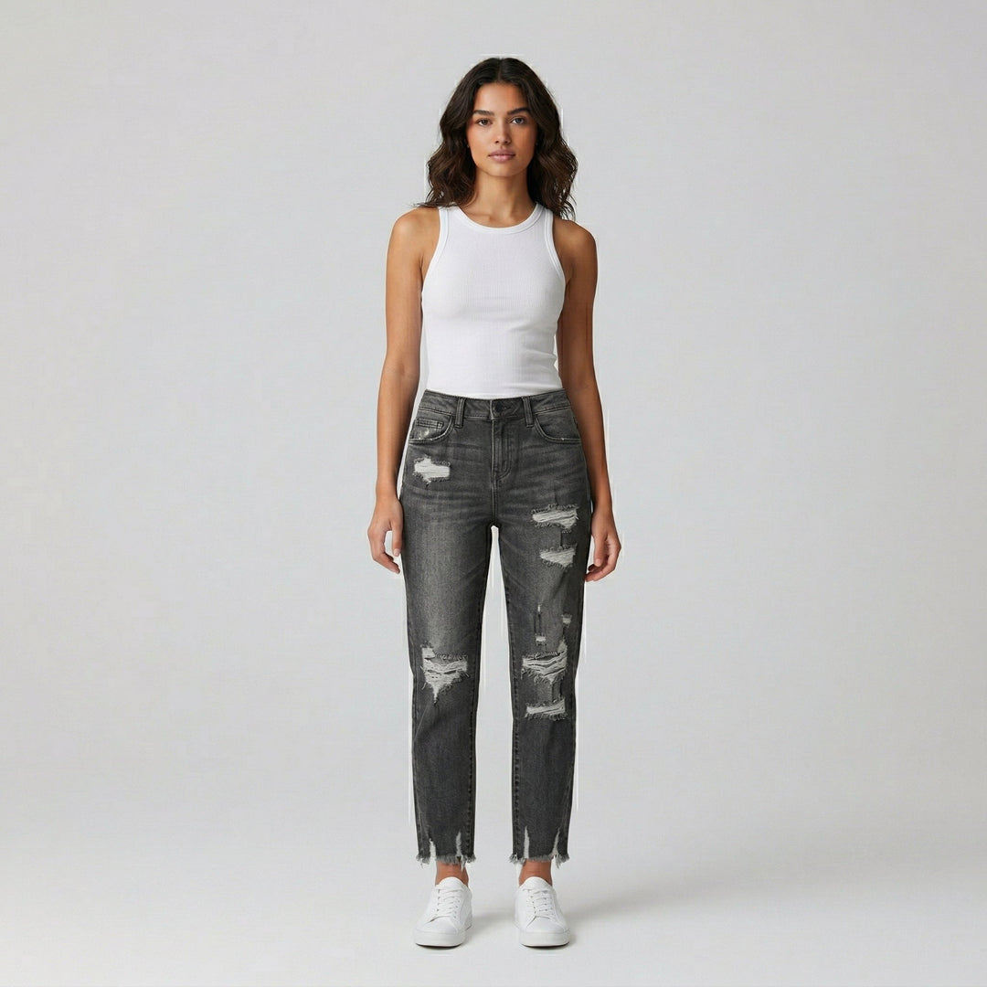 Destroyed-Jeans schwarz gewaschen, mittlere Leibhöhe, Frontansicht