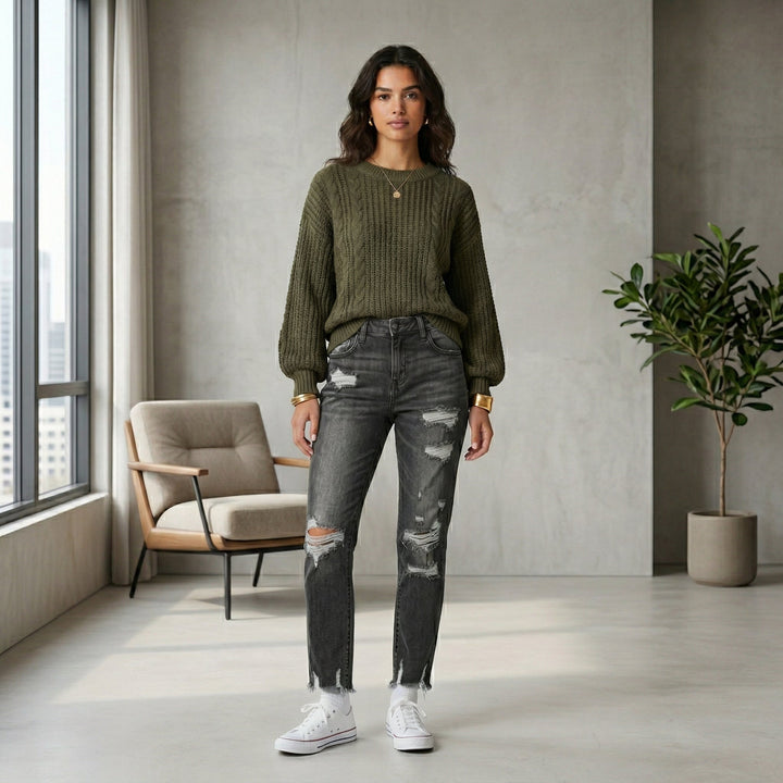 Destroyed-Jeans schwarz gewaschen im Apartment-Styling, Frontansicht