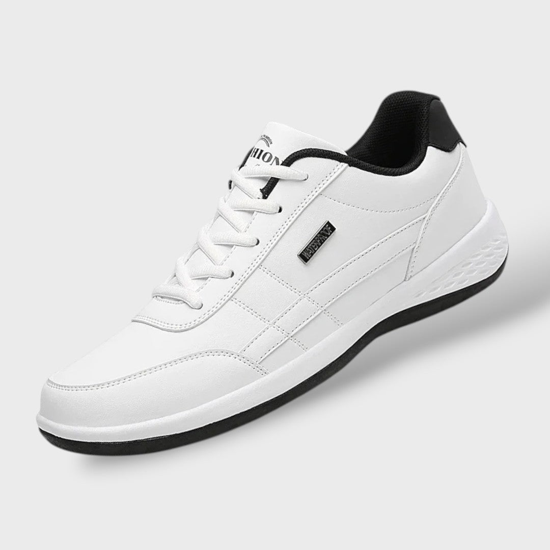 Herren Sneaker Weiß, minimalistisches monochromes Design mit weißer Sohle