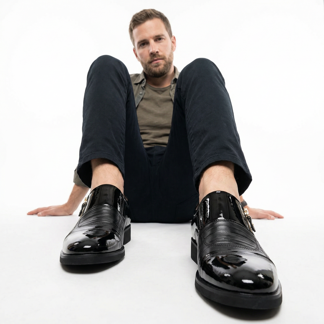 Herren Business-Schuh Schwarz am Fuß getragen, Frontansicht