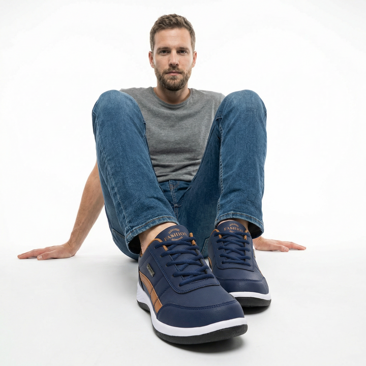 Herren Sneaker Dunkelblau am Fuß getragen, Seitenansicht mit Jeans
