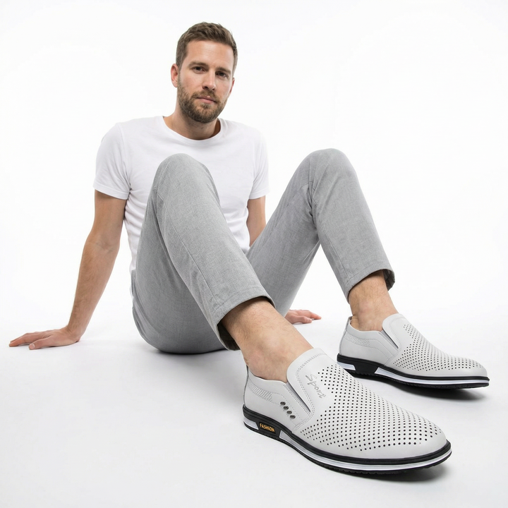 Herren Slip-On Schuhe in Schwarz, elegantes Business-Outfit, Seitenansicht