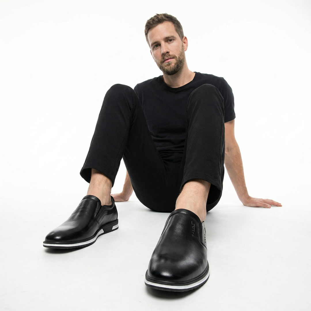 Herren Slip-On Schuhe in Beige am Fuß, casual-elegantes Styling