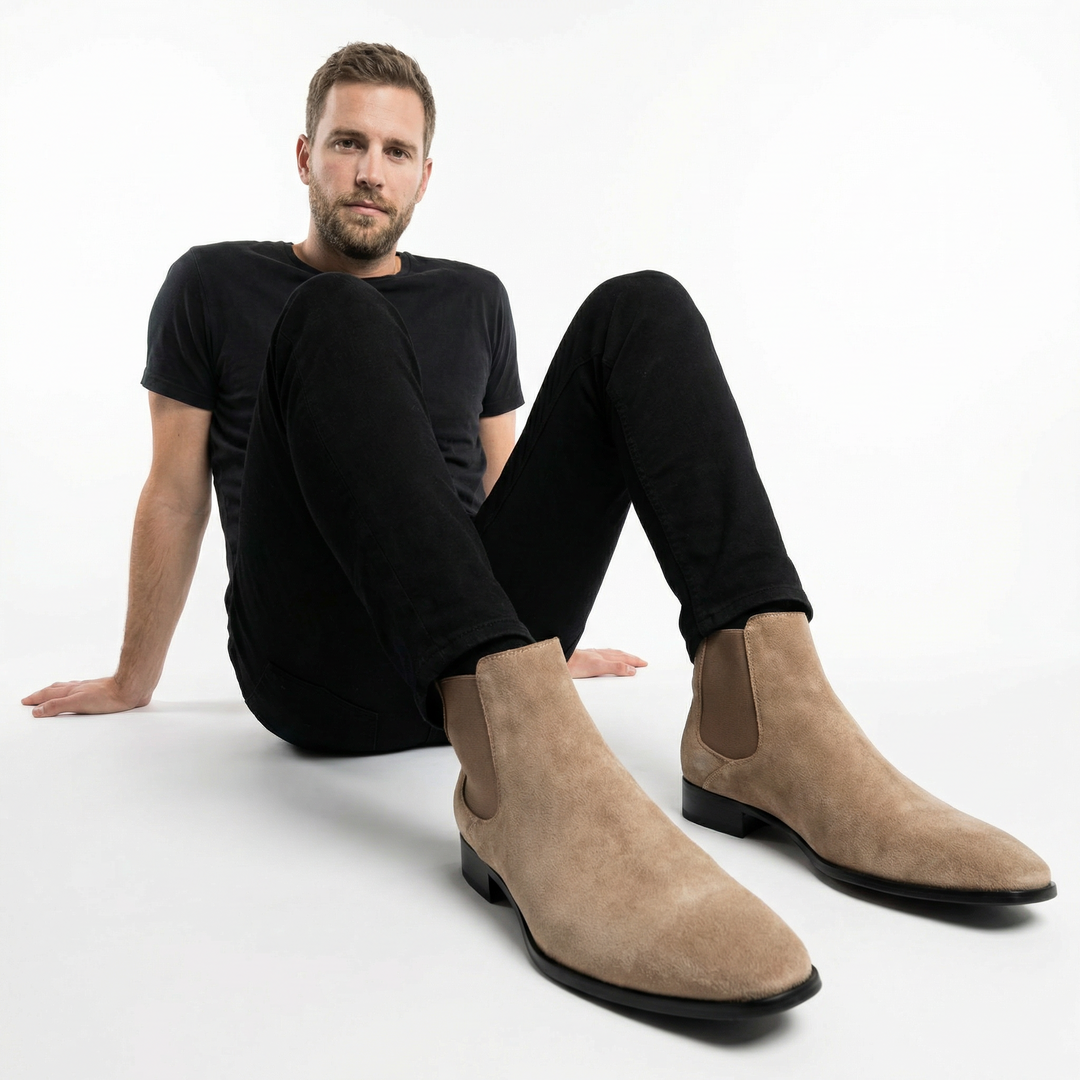 Herren Chelsea Boots mit quadratischer Spitze am Model, Vorderansicht