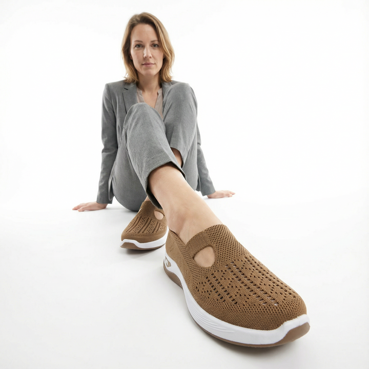 Damen Sneaker kombiniert mit Freizeitoutfit, Seitenansicht