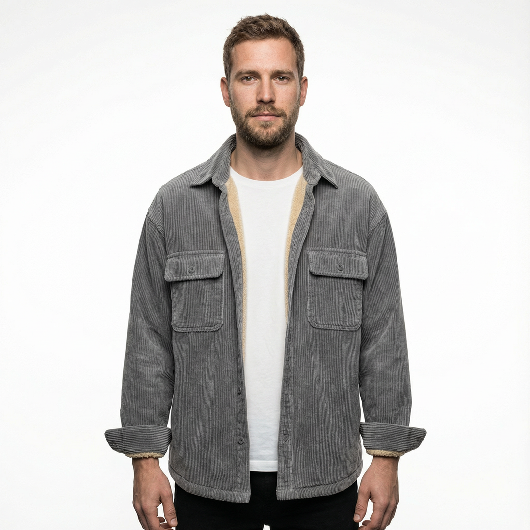 Herren Cord-Fleece-Jacke in Grau, Hemdjacke mit Fleecefutter, Vorderansicht am Model